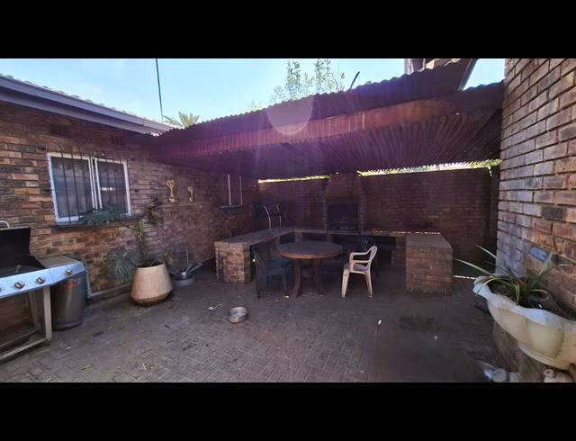 3 BEDROOM HOUSE FOR SALE IN VANDERBIJLPARK SW 2